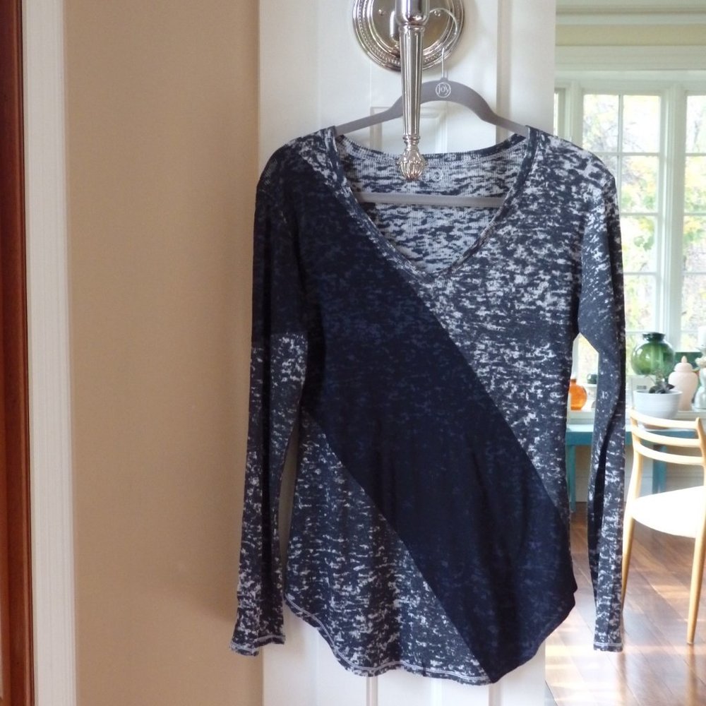 Go Couture V Neck Color Block Marled Pattern Top … - image 7